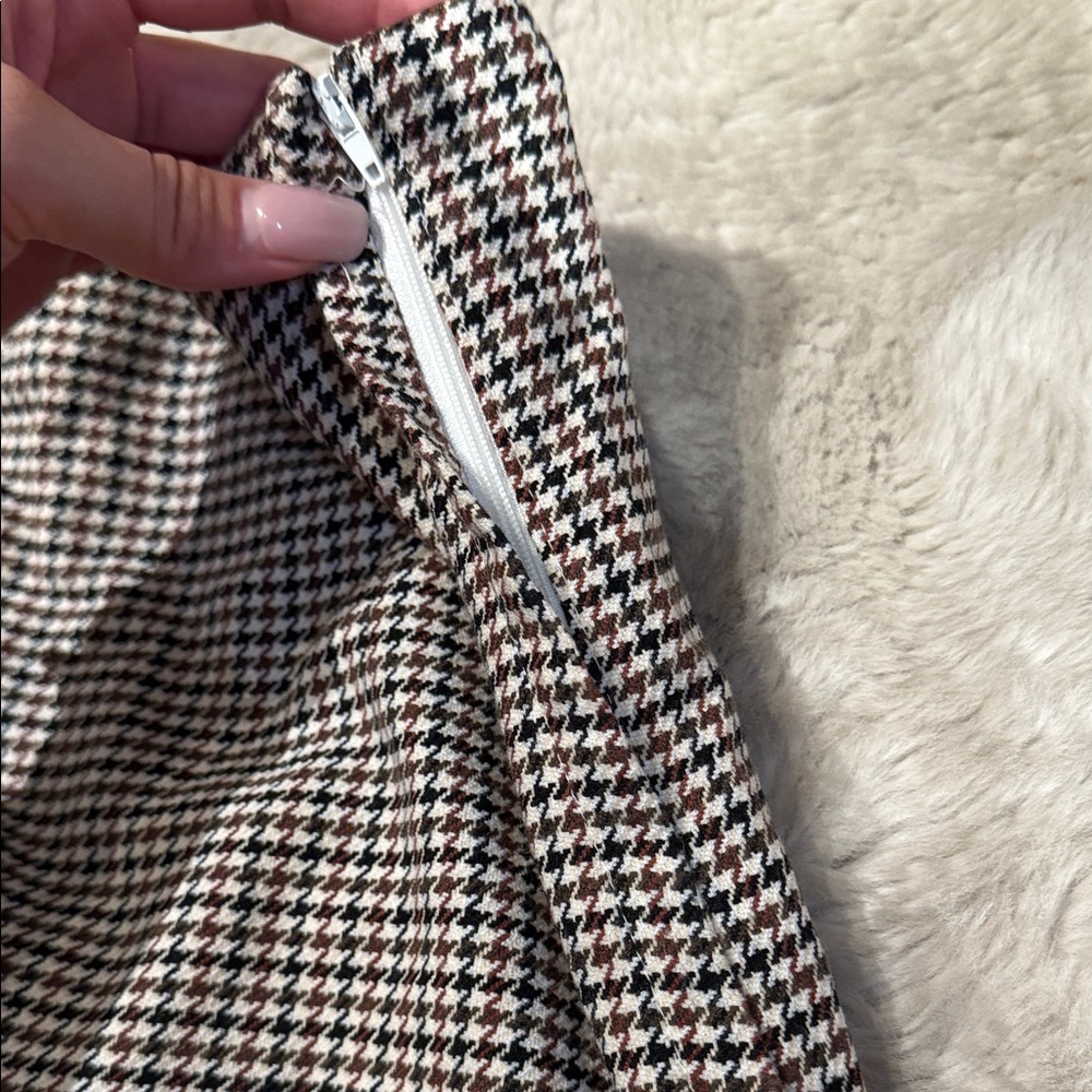H&M Black and White Houndstooth Mini Skirt - Picture 3 of 9